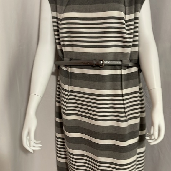 Calvin Klein beautiful dress worn one time /dry cleaned . - Picture 3 of 15